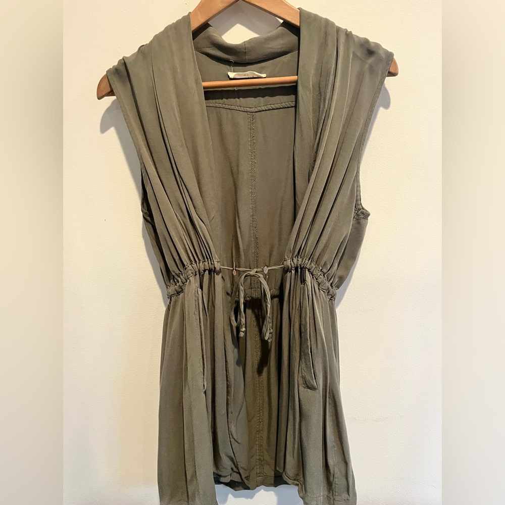 Sleeveless Green Cardigan with Pockets - Size: Small